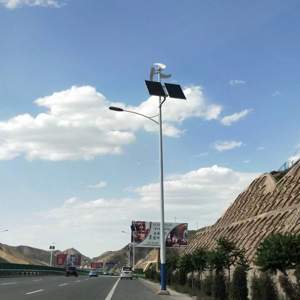 太原10米風(fēng)光互補(bǔ)太陽(yáng)能路燈